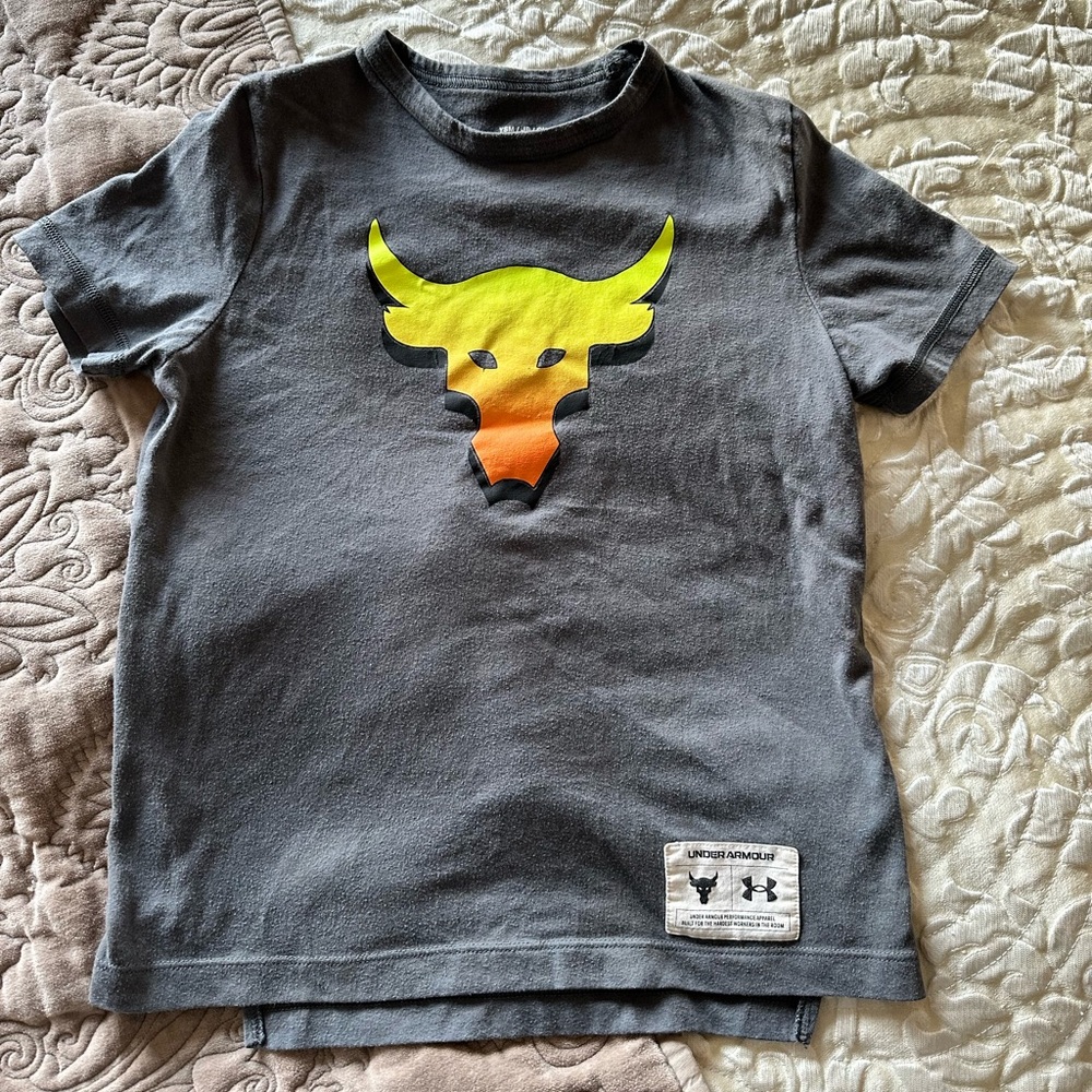 Boys Under Armour Size Youth Small T Shirt YSM